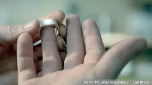 Кушнер и Грюнбаум пришли в Кремль в кольцах, измеряющих уровень стресса