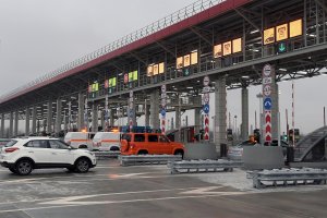 Автодор повысил тарифы за проезд по платным трассам. Стало известно, насколько подорожал проезд по платным трассам в начале 2026 года