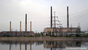 Очевидцы сообщили об обрушении трубы Славянской ТЭС в результате удара