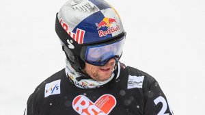 Итальянский сноубордист выступает на Олимпиаде с российским флагом на шлеме