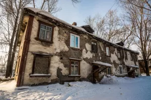 Выезжаете из аварийного жилья — доплатите. Минстрой хочет реформировать расселение ветхих домов