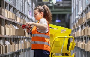 Минпромторг предложил с 2027 года ввести полный НДС на иностранные товары