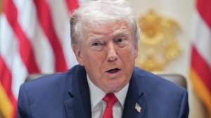 Зеленский должен двигаться в сторону мира, заявил Трамп