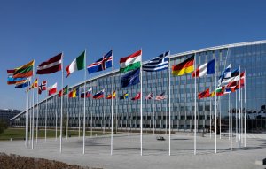 Посольство РФ: Россия потребует юридически закрепить нерасширение НАТО на Восток