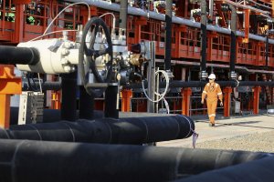 Венгрия заключила первые контракты на поставку нефти из России в обход Украины