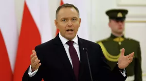 Навроцкий подписал закон о прекращении помощи украинским беженцам