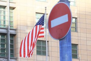 Американского посла в Париже отстранили от контактов с правительством Франции