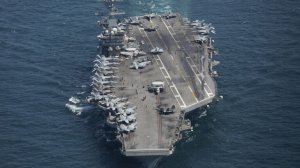Иран нанес удар по американскому авианосцу в Оманском заливе