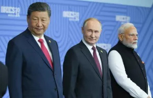 Подарок Трампа. Россия и ее союзники получили приятный сюрприз от США: таможенные пошлины, силовой захват Мадуро, война в Иране консолидируют разномастный БРИКС