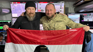 Посол Украины опубликовал фото с продырявленным флагом Венгрии