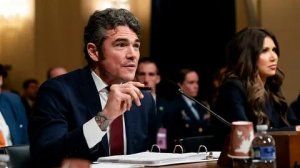Хаос в Вашингтоне. Отставной глава контртреррористического центра США Джо Кент начинает сливать внутреннюю кухню Белого дома
