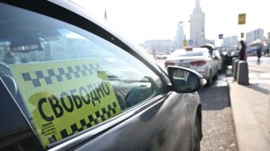 Подсчитаны зарплаты мигрантов-водителей в России