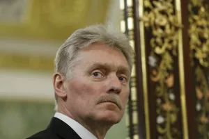 В Кремле открестились от обсуждения шестидневки. Песков: В Кремле не обсуждают шестидневку, у сотрудников ненормированный график