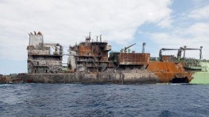 Российский газовоз "Арктик Метагаз" отбуксировали в международные воды