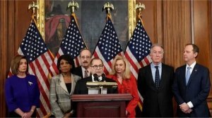 Тема отстранения Трампа от власти не отпускает политический класс Америки. Уже больше 70 демократов в Конгрессе выступили за смену режима в Вашингтоне