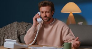 Россияне возвращаются к домашним телефонам, но подключить их можно не во всех домах. Кому это доступно в 2026 году Сколько стоит домашний телефон и как его подключить