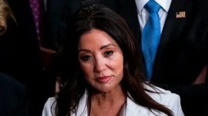 Кабинет Трампа продолжает разваливаться. Теперь на выход отправляется министр труда Лори Чавес-ДеРемер