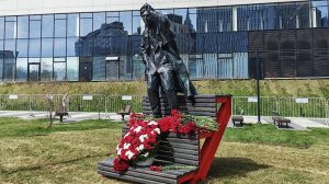 В Москве установили монумент Юрию Никулину у стадиона "Динамо"