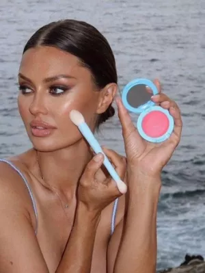 Сделано в Корее: сколько приносит Виктории Боне ее косметический бренд. На фоне нового скандала многие задались вопросом: откуда деньги у экс-звезды «Дома-2»