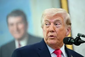 Неизвестный открыл стрельбу на приёме с участием Трампа