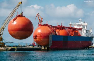 Триста метров мощи - Китай построил крупнейший в мире корабль для нашего газа