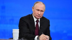 Путин поручил снизить бумажную нагрузку на врачей и учителей