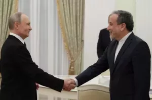 Путин встретился с главой МИД Ирана Аббасом Аракчи в Петербурге