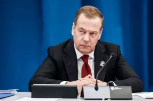 Медведев заявил, что написал статью о растущей милитаризации Европы