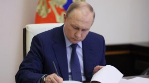 Путин подписал закон о производстве консервов из печени трески на судах