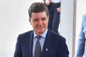 Antena 3: президент Румынии Дан досрочно завершил поездку в Армению