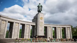 МИД назвал запрет символики Победы в Берлине позором