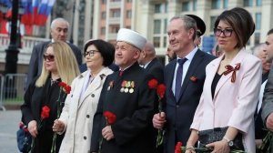 Имам Соборной мечети возложил цветы к Могиле Неизвестного солдата