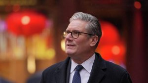 Стармер покинет пост премьера Британии по собственному желанию, пишут СМИ