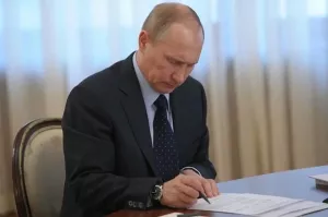 Владимир Путин подписал закон об аресте имущества релокантов за правонарушения за рубежом
