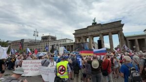 Крупная демонстрация за мир с Россией проходит в центре Берлина в преддверии 85-й годовщины нападения нацистской Германии на Советский Союз