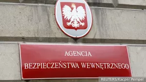Поляков допекло шпионское гнездо Украины в Варшаве