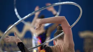 Сборная России по художественной гимнастике отказалась выступать в Румынии после того, как организаторы запретили использование российского флага и гимна.