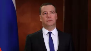 Медведев: нужны меры против мигрантов, чьи дети находятся в России незаконно
