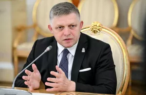 Фицо: итоговый документ саммита НАТО не будет обязывать страны помогать Украине