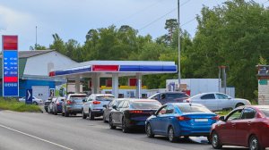 ФНПР: очередь на заправку может быть уважительной причиной опоздания на работу