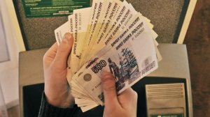 Россияне смогут вносить наличные через банкомат в другом банке