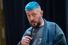 Артемий Лебедев призвал присвоить статус "*** с горы" некоторым покинувшим Россию людям