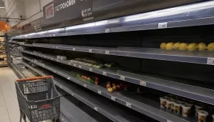Результаты атак ВС РФ: пустые полки в магазинах Киева, задержки поездов