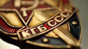 Фляжки с красной звездой и надписью «КГБ СССР» пользуются спросом у американцев