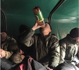«А давайте убьем и ротного»: ВСУшники под наркотой и бухлом расстреливают своих офицеров