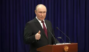 Президент РФ: военным приказано продолжить удары по объектам ТЭК Украины