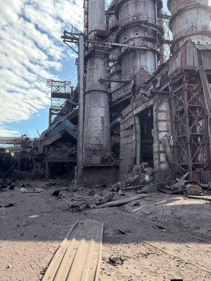 Ночью десяток-полтора наших ракет устроили яркие зажигательные похороны остатков укрометаллургии полного цикла