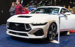[«Это Ж-Ж неспроста»] Ford зарегистрировал 2 товарных знака в России: «Mustang» и логотип с лошадью мустанг. В 2022 году американская корпорация приостановила деятельность в РФ в связи с началом СВО