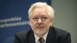 Ассанж объявил о возвращении в публичное поле
