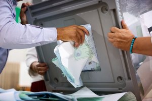 «А судьи кто?»: зачем Запад штампует фейки о выборах